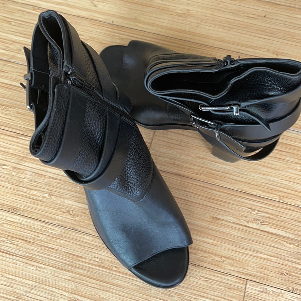 GIANI BINI Sexy Strap Bootie